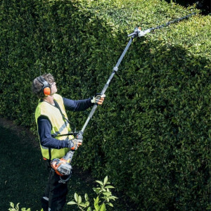 Taille-haies sur perche thermique Husqvarna 525HE4 coupe 60cm, portée 4 mètres