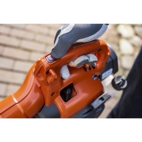 Souffleur thermique à main Husqvarna 125B pour feuilles, 28cm³  débit d'air 799m³/h