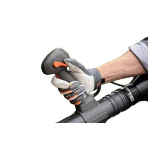 Souffleur thermique Husqvarna 345BT à dos : feuilles mortes et nettoyage d’automne