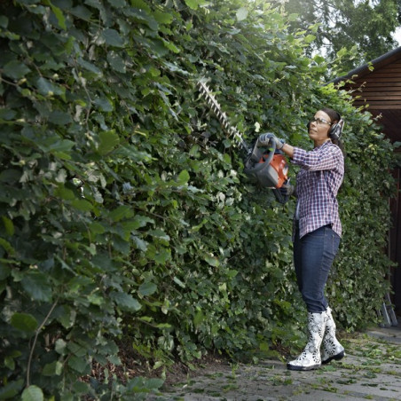 Taille-haie thermique Husqvarna 122HD60 coupe de 60cm et moteur 21.7cm³