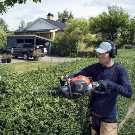 Taille-haie thermique Husqvarna 122HD60 coupe de 60cm et moteur 21.7cm³