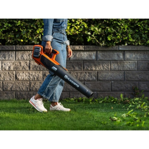 Souffleur de feuilles Husqvarna 122iB avec batterie et chargeur inclus