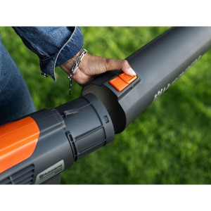 Souffleur de feuilles Husqvarna 122iB avec batterie et chargeur inclus