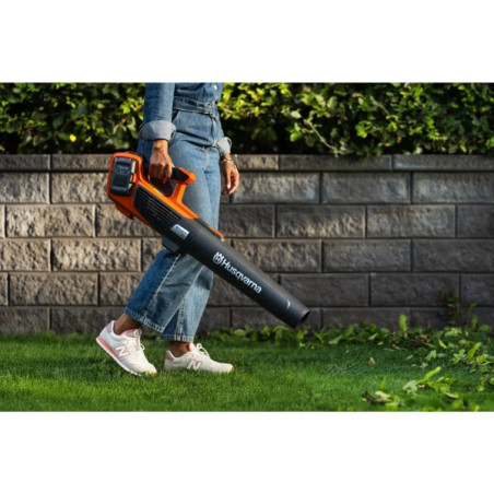 souffleur de feuilles sans fil Husqvarna 122iB vendu sans batterie ni chargeur