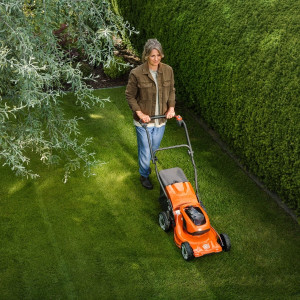 Tondeuse à batterie poussée Husqvarna LC137i pack 2 batteries et chargeur - coupe 37,5cm