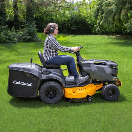 Tracteur Tondeuse Cub Cadet LT2 R92 éjection arrière Bac 245L - Coupe 92 cm