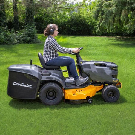 Tracteur Tondeuse Cub Cadet LT2 R92 éjection arrière  Coupe 92 cm - Bac 245L